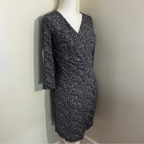 5/$20 Express white/black/gray surplice front zipper stretch mini dress XS - Picture 6 of 8